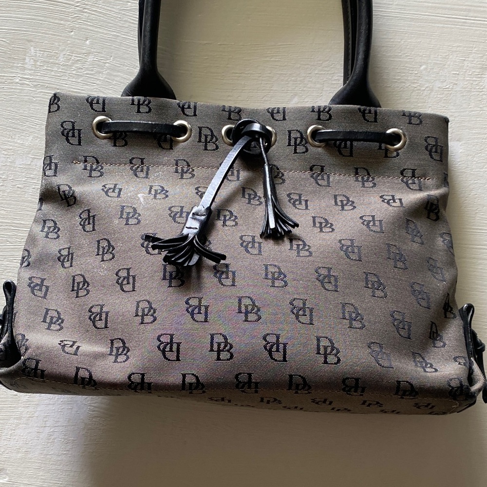 Dooney and Bourke Patterned Gray Handbag with Black Handles - Picture 2 of 11